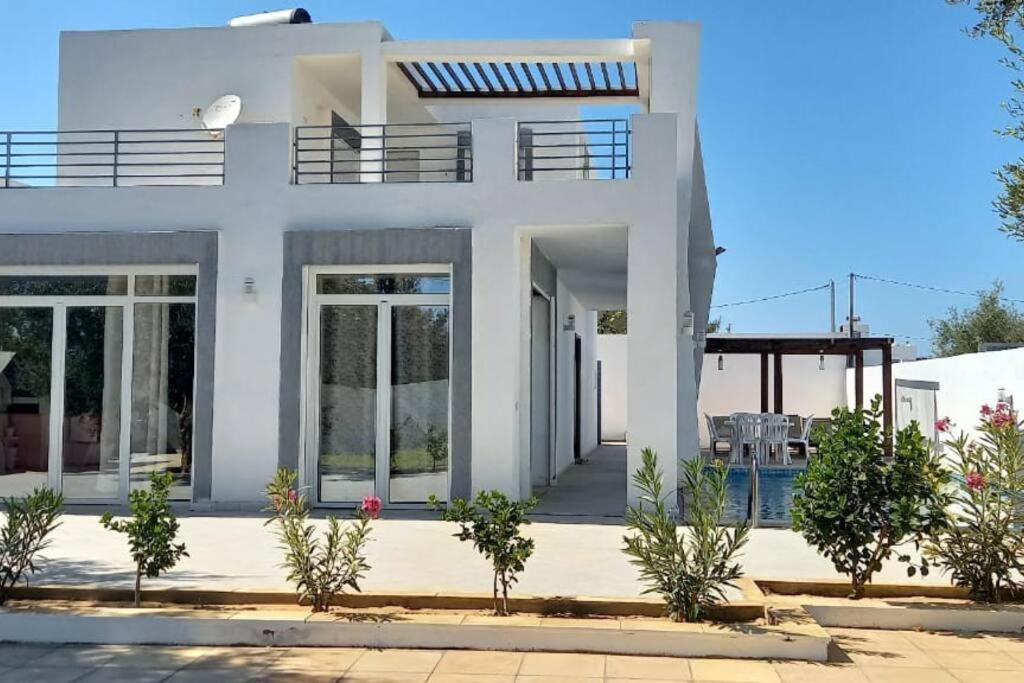 Magnifique Villa Avec Piscine Sur L'Ile De Djerba Pour Vacances Arkou Exterior photo